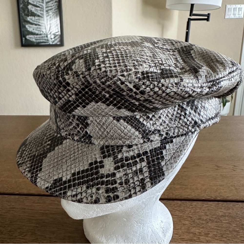 Stylish Snake Print Women's Hat